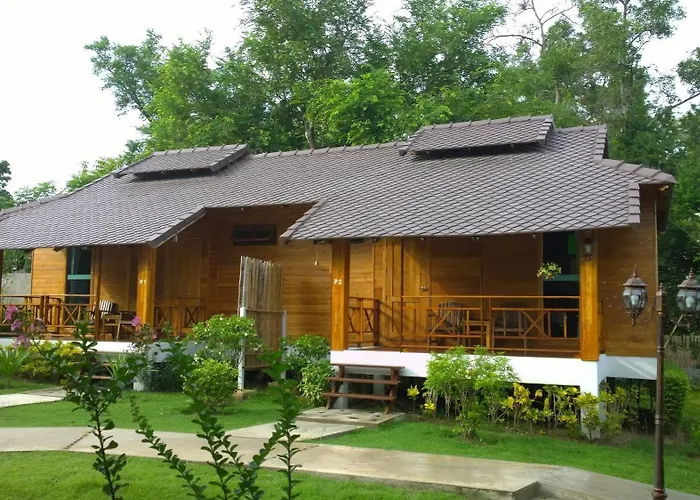 ปั้นหยา ชาเลต์ สวนผึ้ง รีสอร์ท 3*