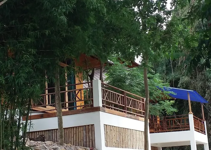 รีสอร์ท ปั้นหยา ชาเลต์ สวนผึ้ง 3*