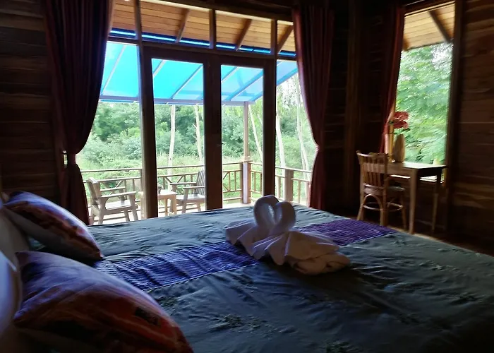 ปั้นหยา ชาเลต์ สวนผึ้ง 3*