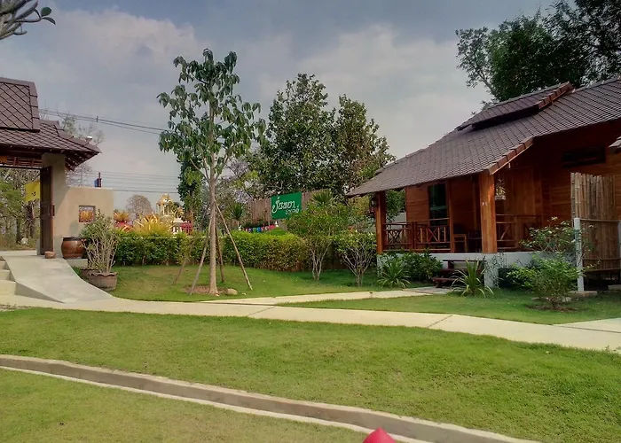 รีสอร์ท ปั้นหยา ชาเลต์ สวนผึ้ง 3*