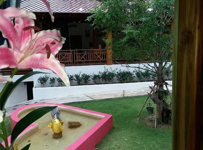 ปั้นหยา ชาเลต์ สวนผึ้ง รีสอร์ท 3*
