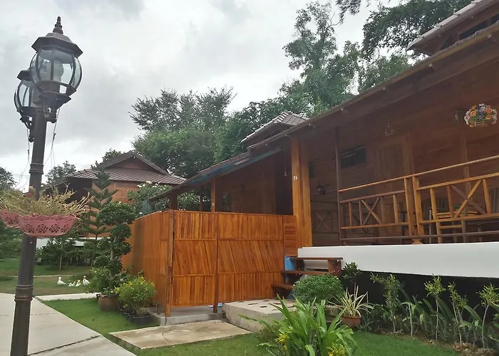 ปั้นหยา ชาเลต์ สวนผึ้ง รีสอร์ท 3*